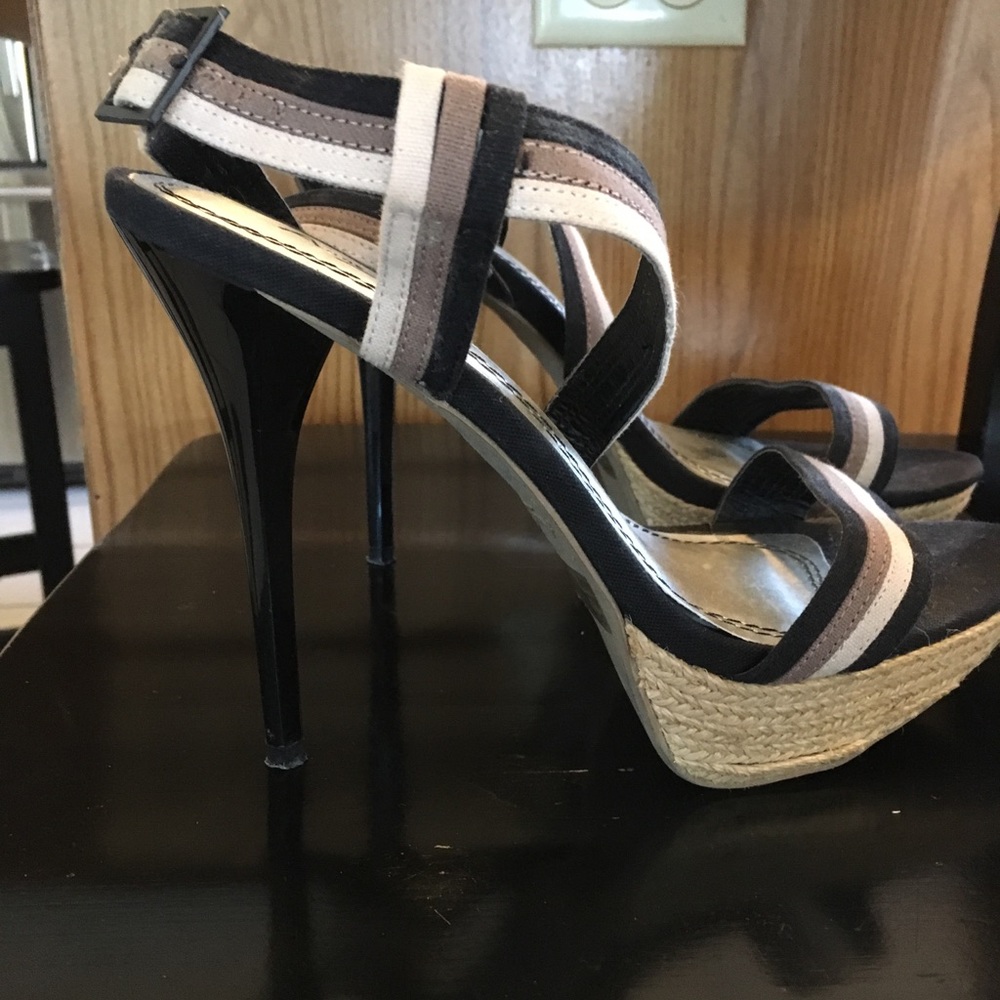 High heel with platform sandal.